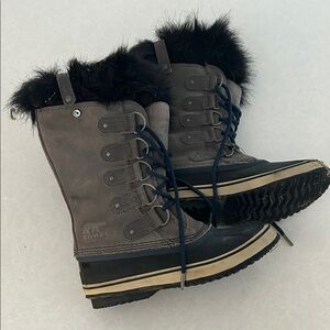 Sorel Women's Dark Gray and Black Winter Boots